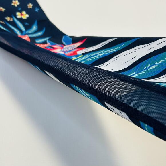 Lucky in Love Womens Large Long Sleeve Rash Guard Mesh Trim Tennis Top - Picture 13 of 14